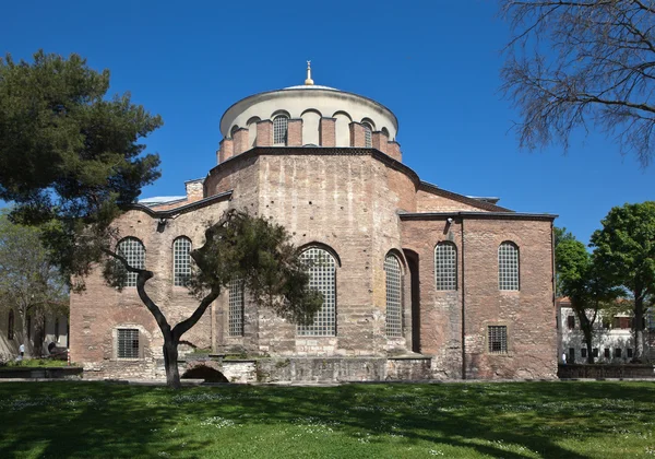 Церковь Святой Ирины в парке Дворца Топкапы. Стамбул. Турция . — стоковое фото