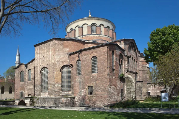 Церковь Святой Ирины в парке Дворца Топкапы. Стамбул. Турция . — стоковое фото