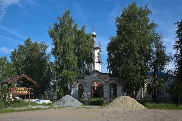 UST-SALDA, Свердловская обл., РОССИЯ - 17 июня 2015 г.: Фото церкви Петра и Павла . — стоковое фото