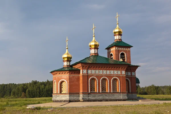 Kirche St. Nikolaus in Putimke. Werchoturskij Gebiet. Gebiet Swerdlowsk. — Stockfoto