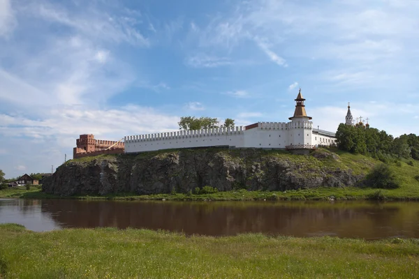 Верхотурский кремль с Троицким собором. Верхотурье . — стоковое фото