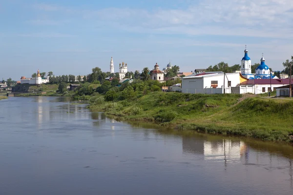 ロシアのヴェルホチュア市 スヴェルドロフスク地域の市街地の行政の中心地 ヴェルホトゥルスキー 中央ウラルの東斜面に トゥーラ川 トボル イルティシュ盆地の支流 の左岸に位置しています — ストック写真