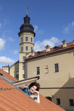 Tavan penceredeki kadın Radziwill aile arka plan kilitlemez. Nesvizh.