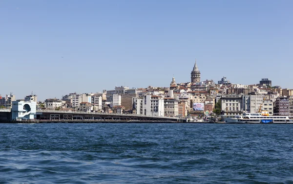 Istanbul, Türkei - 11. Mai 2015: Foto der Galata-Brücke und des Galata-Turms. — Stockfoto