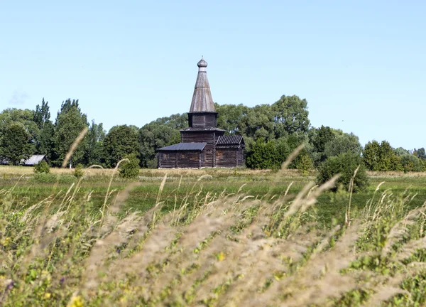 Church of the Assumption in 1595. Museum of Wooden Architecture Vitoslavlitsy. Velikiy Novgorod. Russia. — Stockfoto