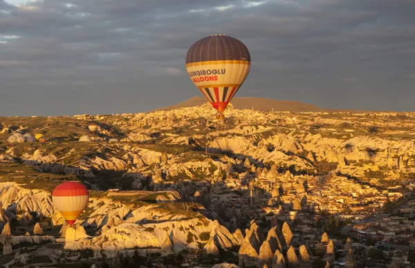 Avanos, Törökország - május 06, 2015-re: Fénykép felett Cappadocia lufi. — Stock Fotó