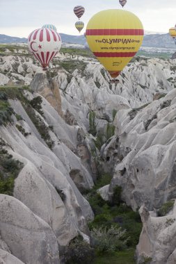 Avanos, Türkiye - 06 Mayıs 2015: Fotoğraf Cappadocia üzerinden balon.