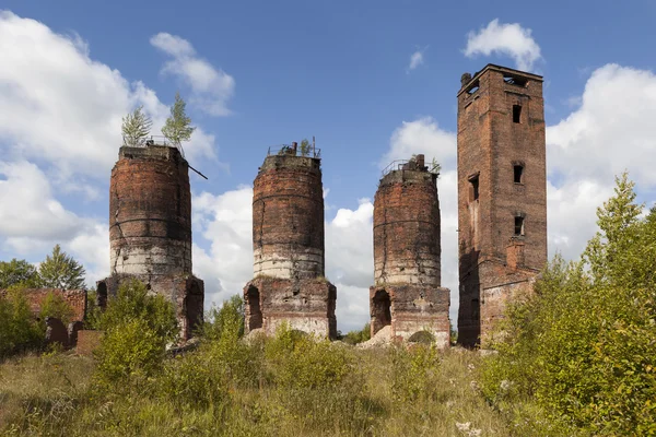 L'ancienne usine de chaux abandonnée à Izvara. Région de Leningrad. Russie — Photo
