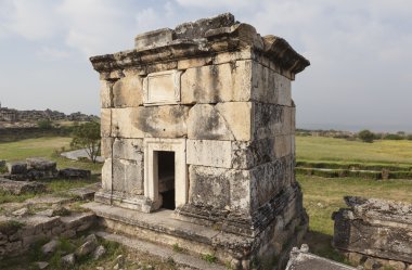 Hierapolis, Türkiye. Lahit ve kriptalarının harabeye.