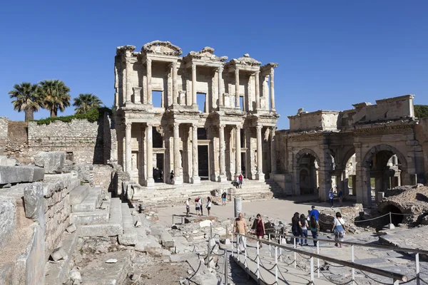 EPHESUS, TURKEY - MAY 09, 2015: Photo of Facade of the Library of Celsus — Stock Photo, Image