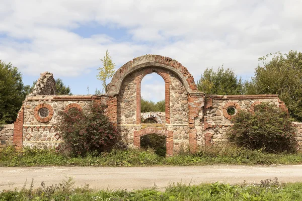 Ruins of the outbuildings of the estate of Baron Wrangel. Torosovo. Leningrad region. Russia. — Stock Photo, Image