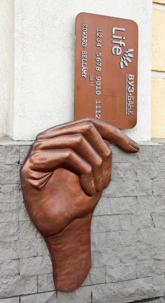 EKATERINBURG, RUSSIA - 21 OTTOBRE 2015: Foto di Monument to bank card . — Foto Stock