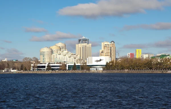 Yekaterinburg Russia October 2015 Waterfront Urban Pond Modern High Rise — Stock Photo, Image