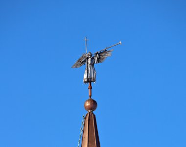 Nizhny Tagil, Sverdlovsk Region, Rusya Federasyonu-Kasım 09, 2015: Weather vane tarihinde Fox Hill bir kule şeklinde melek fotoğraf.