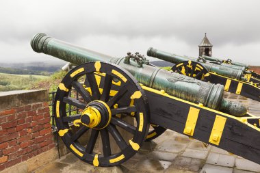Kartaun (kuşatma silah) serf taşıma üzerinde. Kale Konigstein. Saksonya. Almanya.