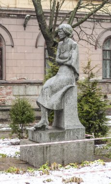 St. Petersburg, Rusya - 29 Kasım 2015: Anna Akhmatova Anıtı fotoğrafı.