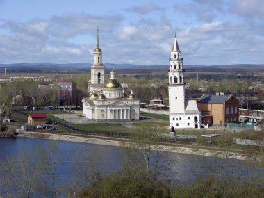 Demidov kule başkalaşım Katedrali ve yaslanmış. Yukarıdan görüntüleyin. Nevyansk. Sverdlovsk bölge. Rusya.