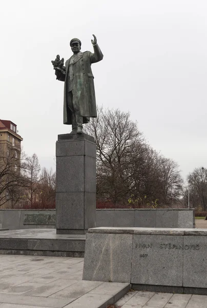 PRAGUE, CSEH KÖZTÁRSASÁG - DECEMBER 20, 2015: Emlékkép Ivan Konevnek. — Stock Fotó