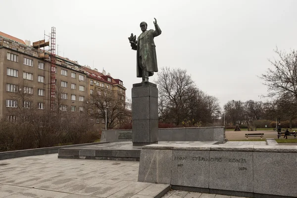 PRAGA, REPÚBLICA CHECA - 20 DE DICIEMBRE DE 2015: Foto de Monumento a Iván Konev. — Foto de Stock