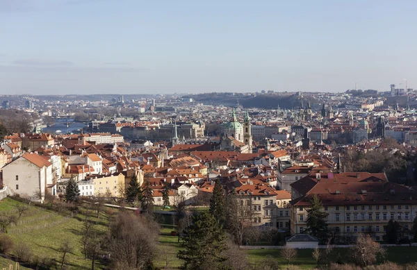 Praag vanaf de observatie dek van Strahov klooster. Tsjechische Republiek. — Stockfoto