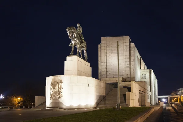 PRAGA, REPÚBLICA CHECA - 21 DE DICIEMBRE DE 2015: Foto de la estatua ecuestre de Jan Zizka en Vitkov Hill . — Foto de Stock