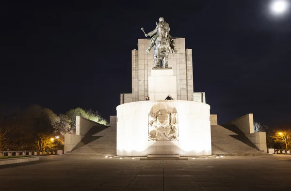 PRAGA, REPÚBLICA CHECA - 21 DE DICIEMBRE DE 2015: Foto de la estatua ecuestre de Jan Zizka en Vitkov Hill . — Foto de Stock