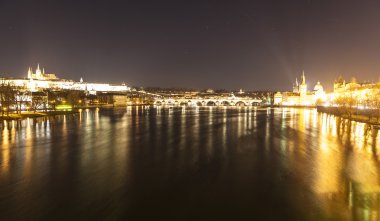 Prag. Gece manzarası. Çek Cumhuriyeti.