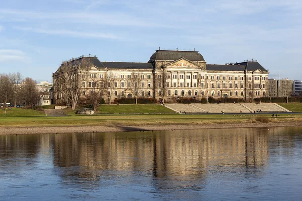 Finanzministerium. Dresden. Deutschland. — Stockfoto