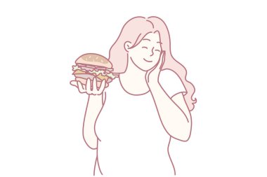 Zevkle gülümseyen hamburgerin tadını çıkaran, ilk ısırığı alırken dudaklarının yanında sandviç tutan sıradan bir ruh hali, yumuşak renklerle basit çizgiler, yemek dokusuna odaklanan bir kadın.,