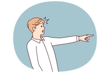 Vay canına duyguları olan şaşırmış bir adam parmaklarını sağa sola gösteriyor, kopyalama alanına müşterilerin dikkatini çekiyor. Şaşırmış adam potansiyel müşterilerin ilgisini reklam malları ve hizmetlere çekiyor..