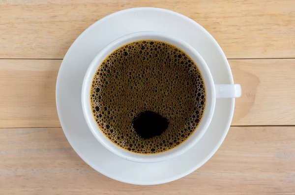 Tazza di caffè su fondo legno . Immagine Stock