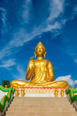 büyük altın buddha heykeli