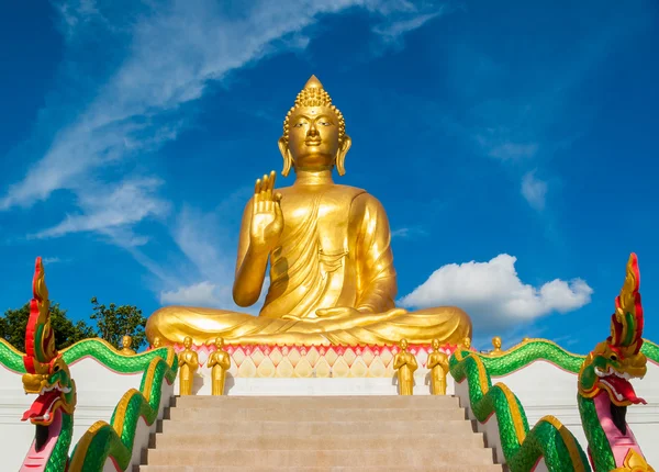Grande estátua de Buda de Ouro — Fotografia de Stock