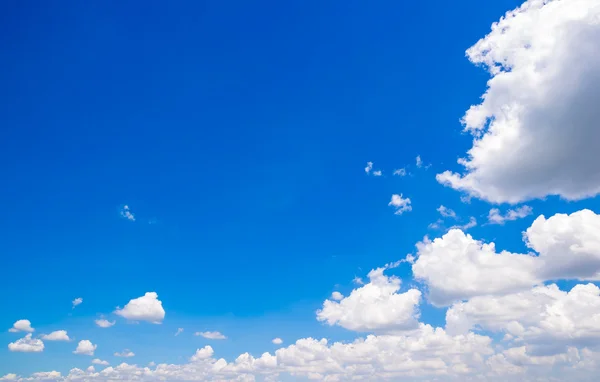 雲と青い空 — ストック写真