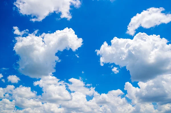 雲と青い空 — ストック写真