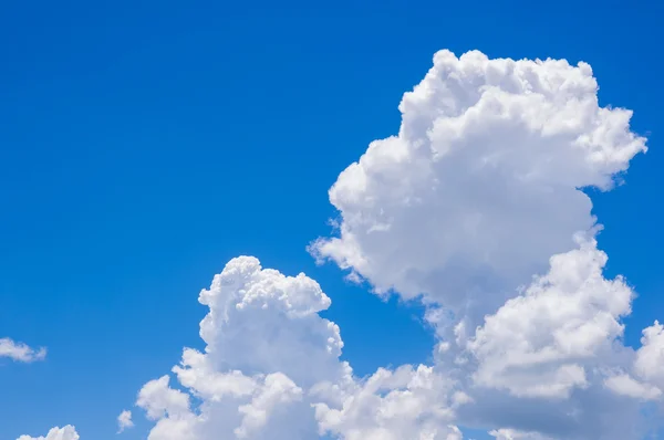 雲と青い空 — ストック写真