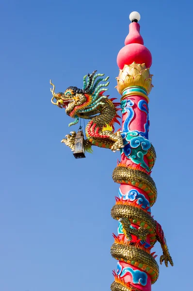 Statue de dragon de style chinois. — Photo