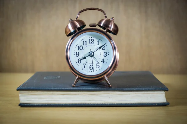 Retro alarm clock on table — Stock Photo, Image