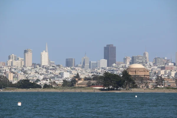Şehir görünümü ve Palace of Fine Arts, San Francisco, Kaliforniya, ABD
