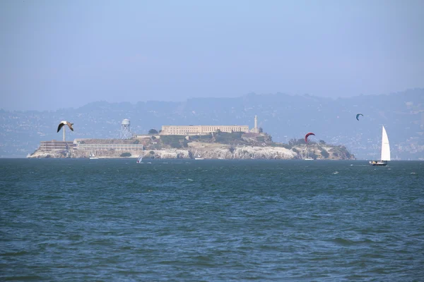 Alcatraz island penitentiary in San Francisco Bay California USA view from Pier 39 — Stock Photo, Image