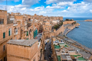 Yukarı Barrakka Bahçeleri 'nden Malta manzarası.