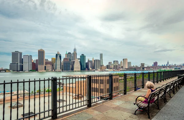 New York City Usa July 2014 Unidentified Lonely Woman Gazes — Stock Photo, Image