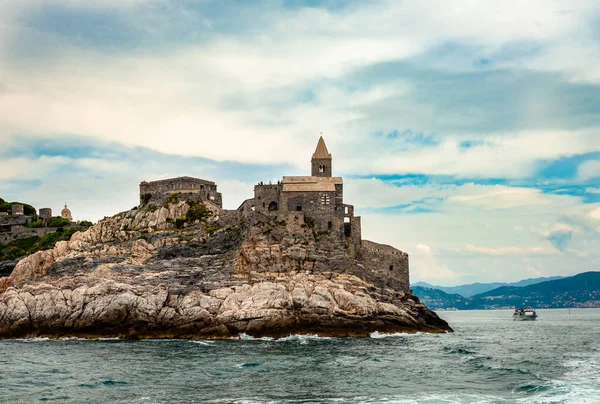 Iglesia San Pedro Una Iglesia Católica Portovenere Italia Golfo Los —  Fotos de Stock