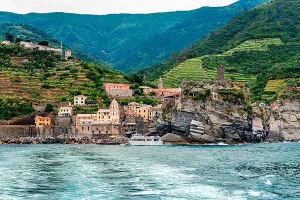 Vernazza Una Las Cinco Ciudades Que Componen Región Cinque Terre —  Fotos de Stock