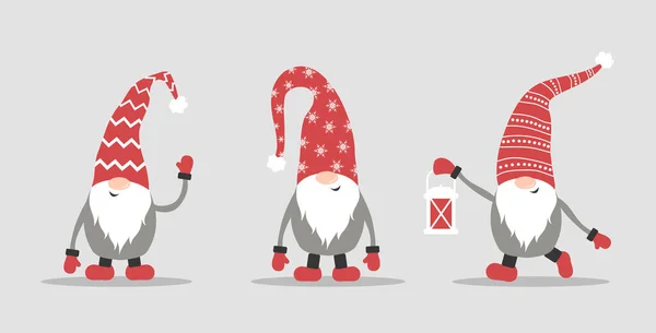 Leuke kabouters in rode kerstmutsen op witte achtergrond. Scandinavische kerst elfen. — Stockvector