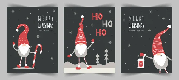 Tarjetas de Navidad con lindos gnomos escandinavos en sombreros rojos. Saludos de temporada. — Vector de stock