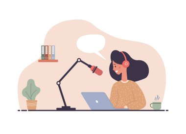 Podcast 'in düz vektör çizimi. Masadaki kulaklıklı kadın ses kaydı yapıyor..