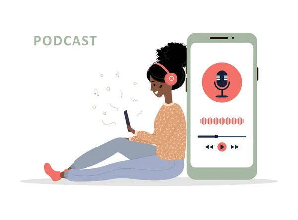 Jovem mulher africana sorridente em fone de ouvido ouvindo música e gravação de podcast de áudio. —  Vetores de Stock