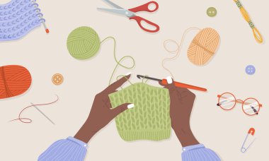 Örgü örme işlemi. Kanca ve iplikle Afrikalı kadın elleri. İplik yumağı. İş yerinin en iyi manzarası. Terzi dükkanları. Düz çizgi film tarzında elle çizilmiş vektör çizimi