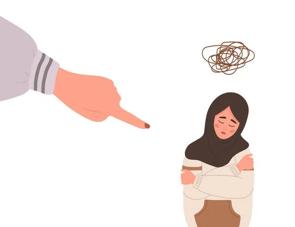 Социальная травля. Палец указывает на грустную арабскую девушку. Депрессивный подросток в хиджабе сидит на полу и плачет. Насилие в школе. Векторная иллюстрация в плоском стиле мультфильма — стоковый вектор